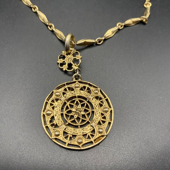 Vintage Gold Filigree Mandala Pendant Necklace 24" Bar Link Chain Intricate - Picture 4 of 8
